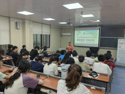 以茶為媒，翰墨傳情 國(guó)際茶日主題活動(dòng)暨大學(xué)生書(shū)畫(huà)展成功舉辦